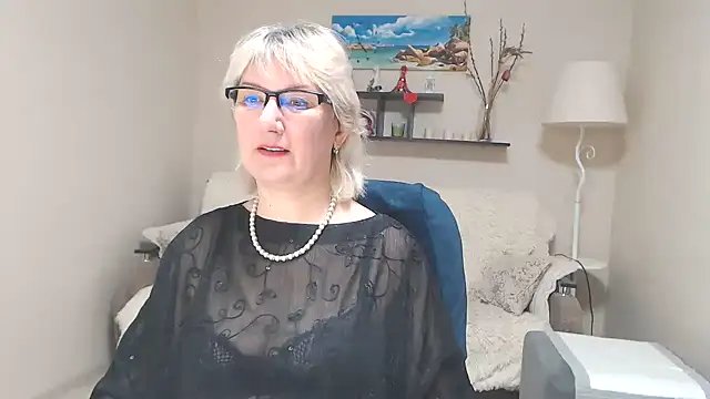 Snapshot of FleurMays chatting on February 2025 04:25:01 AM FleurMays online show from February 2025 04:25:01 AM