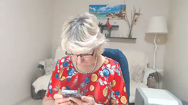 Snapshot of FleurMays chatting on February 2025 06:10:02 AM FleurMays online show from February 2025 06:10:02 AM