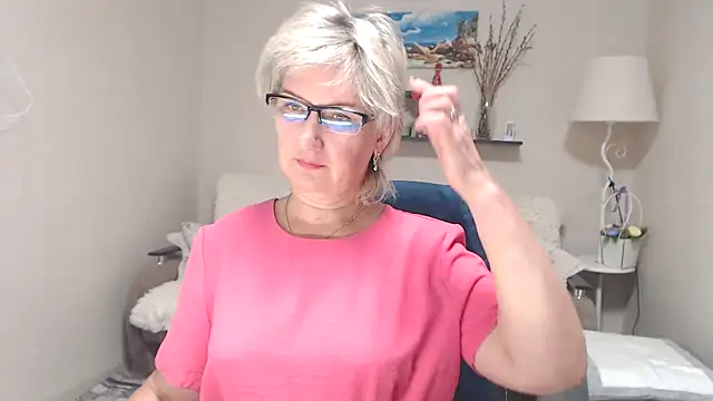 Snapshot of FleurMays chatting on September 2025 02:04:02 AM FleurMays online show from September 2025 02:04:02 AM