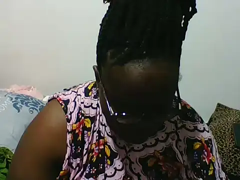 Snapshot of Hotwife8 chatting on April 2026 04:05:02 AM Hotwife8 online show from April 2026 04:05:02 AM
