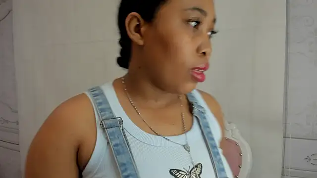 Snapshot of Leah_Sweetie chatting on March 2025 11:16:01 AM Leah Sweetie online show from March 2025 11:16:01 AM