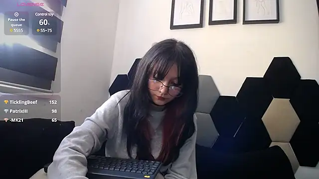 Snapshot of Maki_Zein chatting on February 2025 04:15:02 PM Maki Zein online show from February 2025 04:15:02 PM