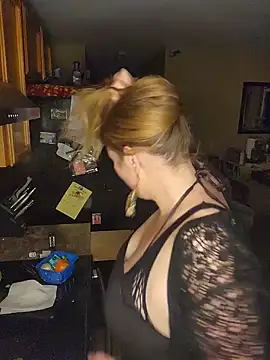 lilyhornyhousewife online show from May 2026 11:48:02 AM