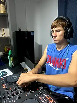 Snapshot of oliver_Lz chatting on October 2025 12:55:02 AM oliver Lz online show from October 2025 12:55:02 AM