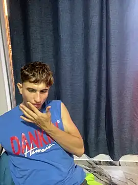 Snapshot of oliver_Lz chatting on October 2025 10:09:02 PM oliver Lz online show from October 2025 10:09:02 PM