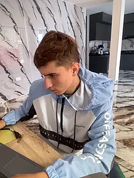 Snapshot of oliver_Lz chatting on November 2025 03:13:02 PM oliver Lz online show from November 2025 03:13:02 PM