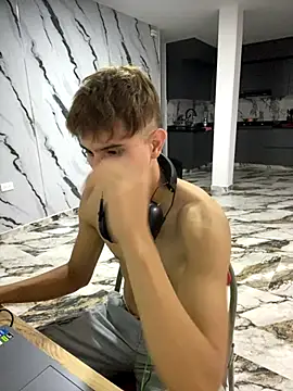 Snapshot of oliver_Lz chatting on November 2025 10:20:02 PM oliver Lz online show from November 2025 10:20:02 PM