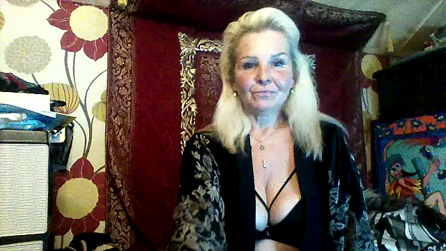 CassandraSandra44 online show from February 2026 05:55:02 PM
