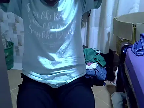 Snapshot of Just_Karu chatting on December 2025 12:14:01 PM Just Karu online show from December 2025 12:14:01 PM