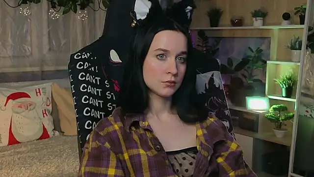 Snapshot of KiraLiLime chatting on March 2025 10:05:01 PM KiraLiLime online show from March 2025 10:05:01 PM