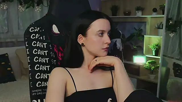 Snapshot of KiraLiLime chatting on March 2025 09:21:02 PM KiraLiLime online show from March 2025 09:21:02 PM