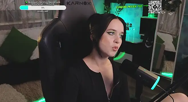 Snapshot of KiraLiLime chatting on September 2025 09:48:02 PM KiraLiLime online show from September 2025 09:48:02 PM