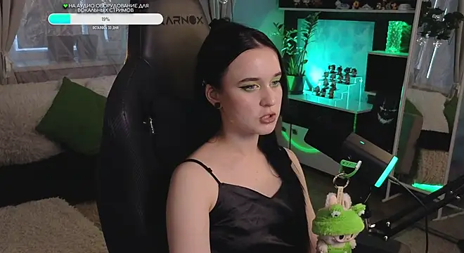 Snapshot of KiraLiLime chatting on September 2025 02:43:02 PM KiraLiLime online show from September 2025 02:43:02 PM