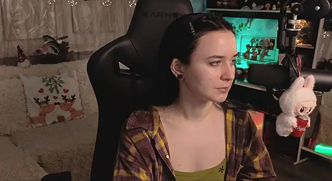 Snapshot of KiraLiLime chatting on January 2026 06:00:02 PM KiraLiLime online show from January 2026 06:00:02 PM