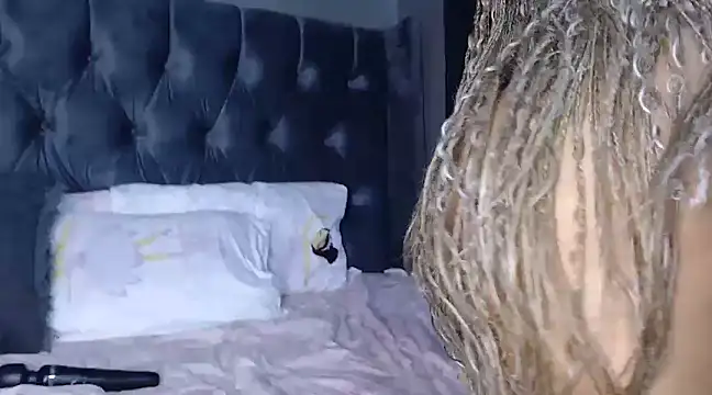 Anaelle24 online show from December 2024 06:11:02 AM