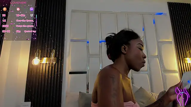 mia schwarz online show from October 2025 12:59:02 PM