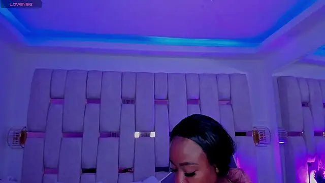 mia schwarz online show from March 2026 10:05:02 PM