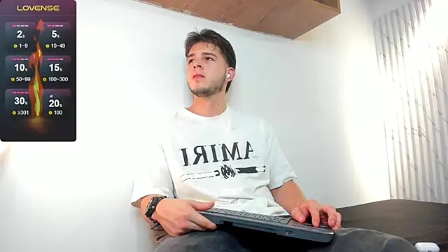 Snapshot of danielclarton1 chatting on January 2025 12:30:01 AM danielclarton1 online show from January 2025 12:30:01 AM