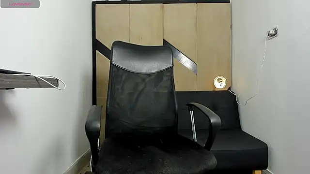 Snapshot of danielclarton1 chatting on February 2025 06:37:01 AM danielclarton1 online show from February 2025 06:37:01 AM