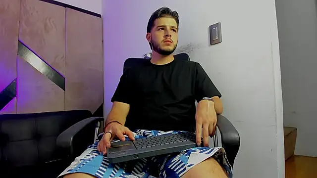 Snapshot of danielclarton1 chatting on October 2025 11:13:01 PM danielclarton1 online show from October 2025 11:13:01 PM