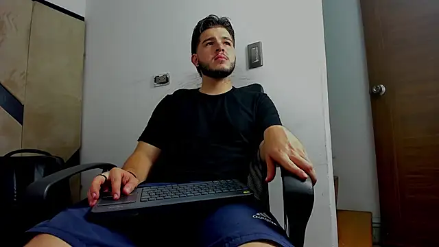 Snapshot of danielclarton1 chatting on October 2025 11:48:02 PM danielclarton1 online show from October 2025 11:48:02 PM