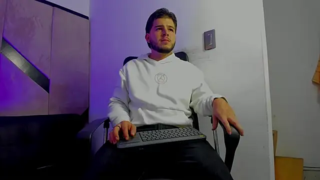 Snapshot of danielclarton1 chatting on October 2025 05:41:02 AM danielclarton1 online show from October 2025 05:41:02 AM