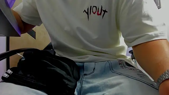 Snapshot of danielclarton1 chatting on October 2025 09:46:01 PM danielclarton1 online show from October 2025 09:46:01 PM