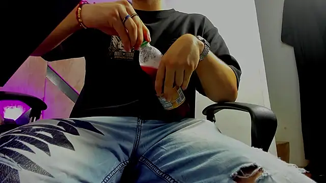 Snapshot of danielclarton1 chatting on October 2025 10:01:01 PM danielclarton1 online show from October 2025 10:01:01 PM