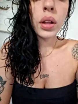 Snapshot of Sweet-diamondxxx chatting on November 2025 05:15:02 PM Sweet-diamondxxx online show from November 2025 05:15:02 PM