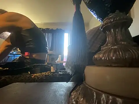 kikiwonderbar online show from January 2026 07:37:02 PM