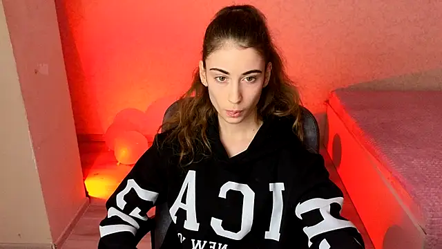 LittleFreya9 online show from December 2024 03:35:01 PM