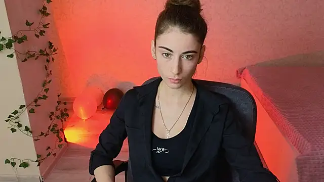 LittleFreya9 online show from December 2024 04:27:02 PM