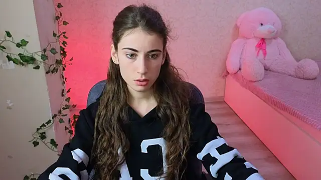 LittleFreya9 online show from December 2024 03:28:02 PM