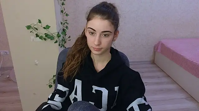 LittleFreya9 online show from December 2024 03:53:02 PM