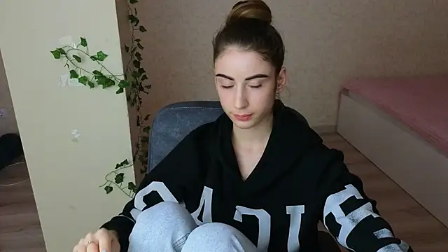 LittleFreya9 online show from January 2025 07:03:01 PM