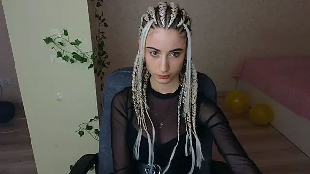 LittleFreya9 online show from February 2025 06:39:01 PM