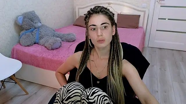 LittleFreya9 online show from September 2025 03:22:01 PM