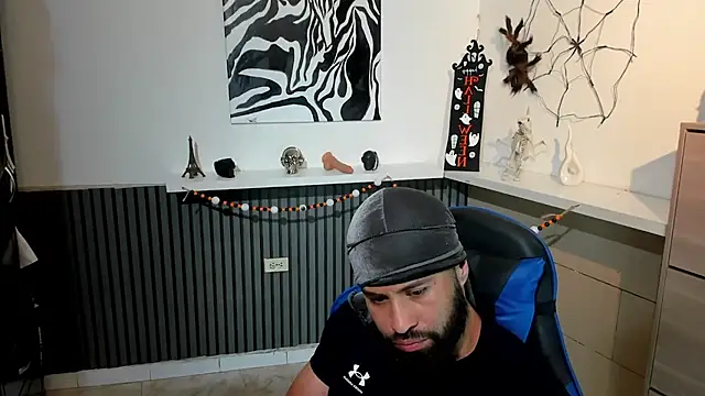 Snapshot of Daemon21 chatting on October 2025 12:44:01 AM Daemon21 online show from October 2025 12:44:01 AM