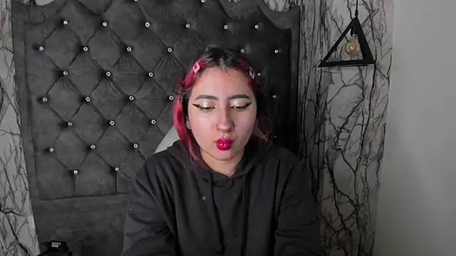 larissa01  online show from February 2025 03:15:02 AM