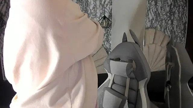 larissa01  online show from March 2025 11:00:01 AM