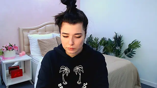 Snapshot of _Sun_Shy_ chatting on October 2025 10:05:02 AM Sun Shy online show from October 2025 10:05:02 AM