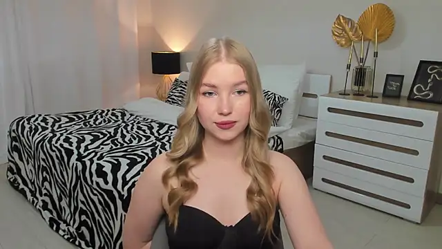 Snapshot of shy__lady chatting on April 2026 11:08:02 AM shy lady online show from April 2026 11:08:02 AM