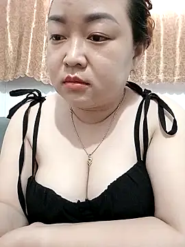 Snapshot of VyOanh2K chatting on September 2025 07:32:02 AM VyOanh2K online show from September 2025 07:32:02 AM