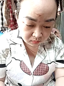 Snapshot of VyOanh2K chatting on September 2025 04:15:01 AM VyOanh2K online show from September 2025 04:15:01 AM