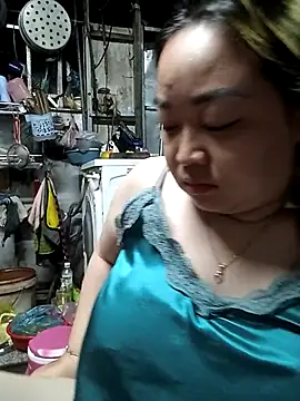 Snapshot of VyOanh2K chatting on September 2025 03:28:02 PM VyOanh2K online show from September 2025 03:28:02 PM