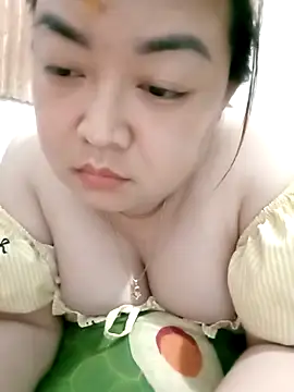 Snapshot of VyOanh2K chatting on September 2025 04:12:01 PM VyOanh2K online show from September 2025 04:12:01 PM