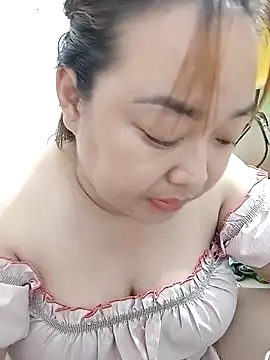 Snapshot of VyOanh2K chatting on February 2026 09:00:02 PM VyOanh2K online show from February 2026 09:00:02 PM