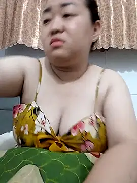 Snapshot of VyOanh2K chatting on February 2026 05:42:02 PM VyOanh2K online show from February 2026 05:42:02 PM