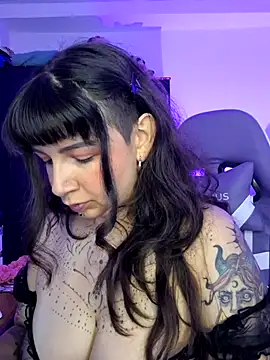 Snapshot of Aria_Bennett21 chatting on May 2026 03:37:02 AM Aria Bennett21 online show from May 2026 03:37:02 AM