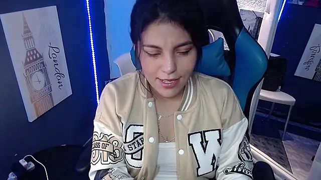 Snapshot of MartinaFonse chatting on January 2025 02:02:01 AM MartinaFonse online show from January 2025 02:02:01 AM